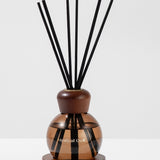 Mystical Oud rinkinys: namų kvapas, 200 ml, ir kvapioji sojų vaško žvakė, 220 g