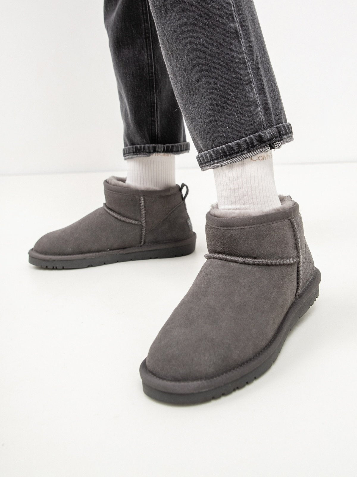 Women's leather boots with insulation
