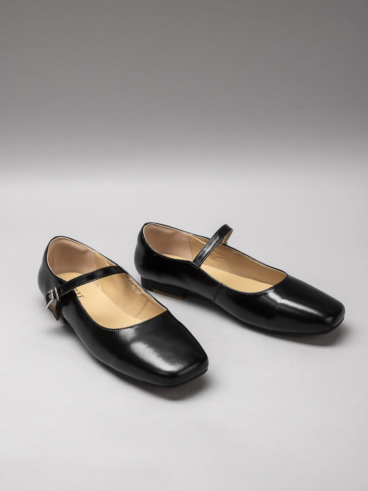 Women's shoes